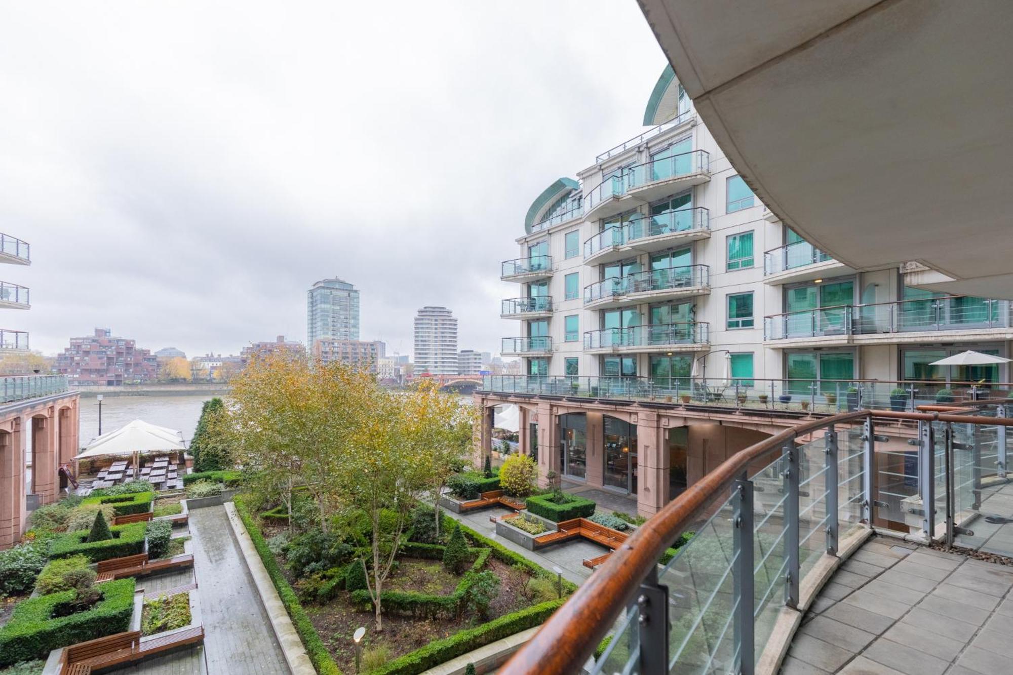 Sleek 1bd Flat With View Of The River Thames Appartamento