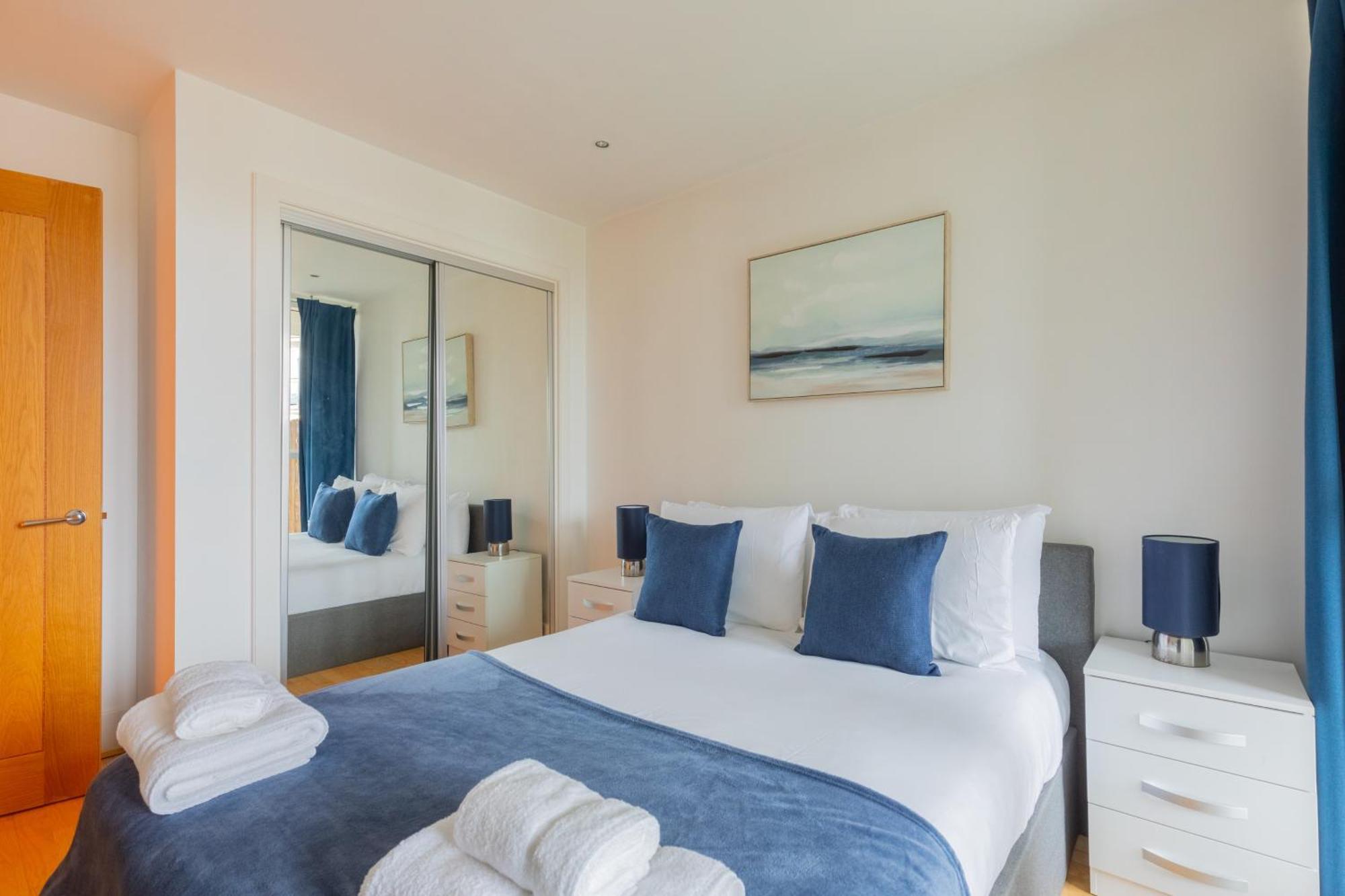 Sleek 1bd Flat With View Of The River Thames