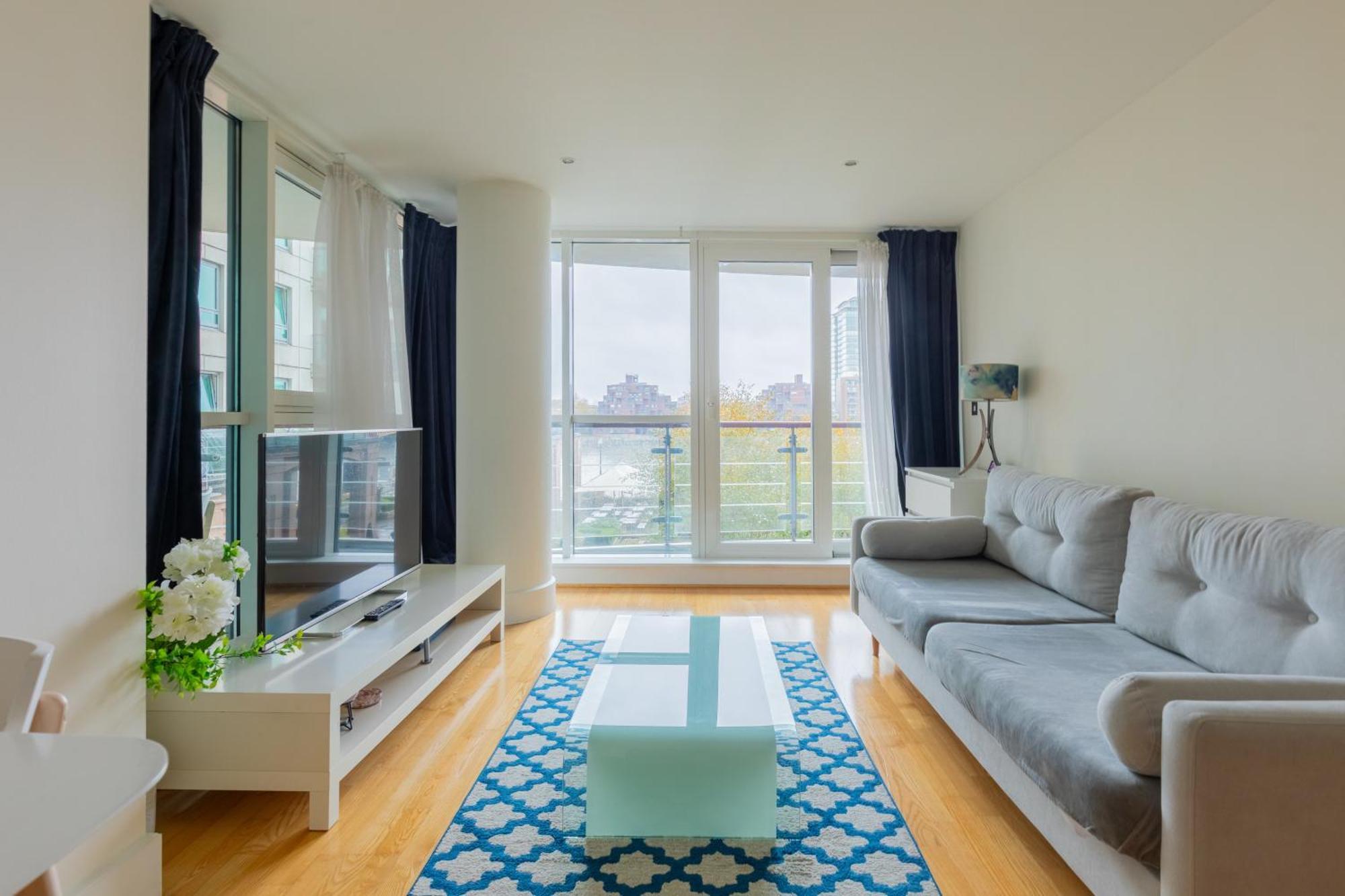 Sleek 1bd Flat With View Of The River Thames Londra
